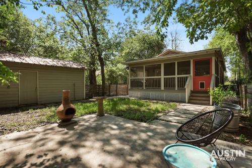 Sizable Screened in Porch w Luxury Kitchen and Bath