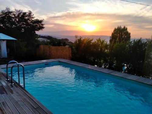 One bedroom house with sea view shared pool and enclosed garden at Montelabbate in Montelabbate