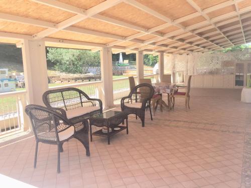 One bedroom house with sea view shared pool and enclosed garden at Montelabbate