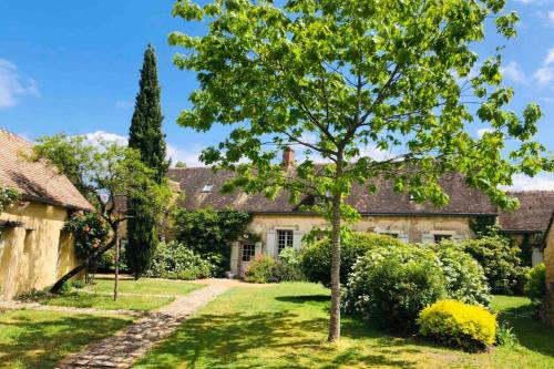 Beautiful country house 1 hr 45 min from Paris