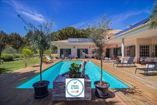 7 bedrooms villa with private pool enclosed garden and wifi at Sesimbra