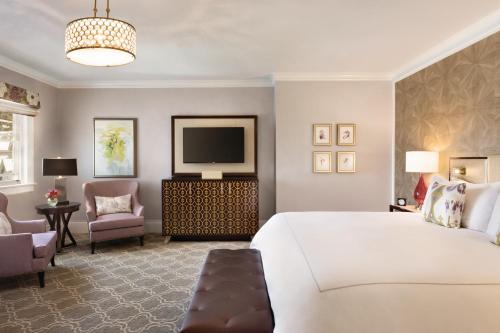 440754811 Claremont Resort & Club