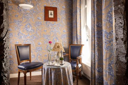 room detail thumbnail 2