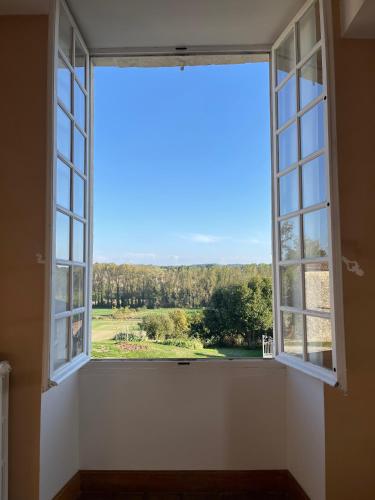 Château de caractère avec piscine au cœur du Périgord vert