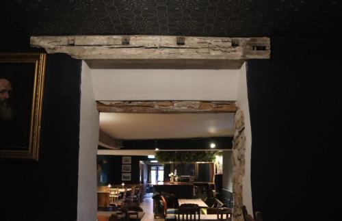 The George Hotel - image 9