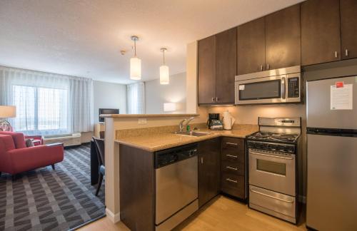 Newly Renovated, 2 Bedroom Suite