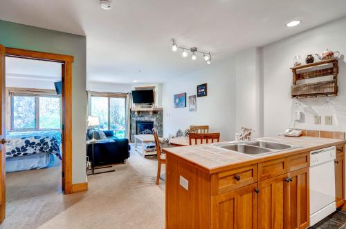 One-Bedroom Apartment image 9