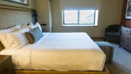 Grand Summit Hotel, a Ski In Out