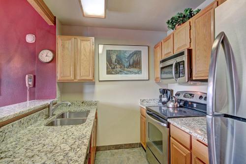 River Mnt Lodge E302 in Breckenridge, USA