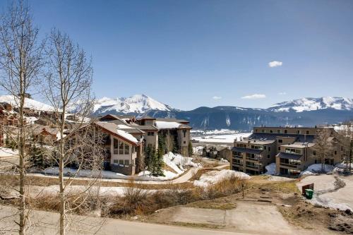 1 Br With Amazing Views Of Mountain Range & Wood Creek Condo - image 6