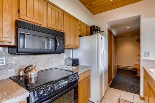1 Br With Amazing Views Of Mountain Range & Wood Creek Condo - image 2