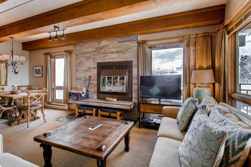 2Br 2Ba Condo With Spectacular Mountain Views Condo - image 6
