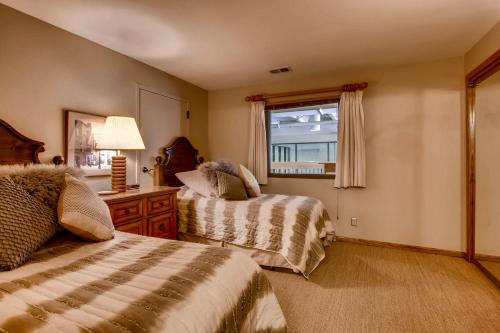 2Br 2Ba Condo With Spectacular Mountain Views Condo - image 2