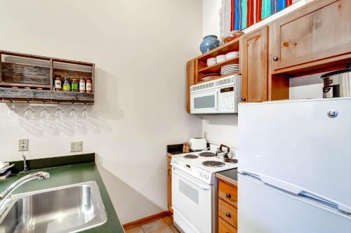 Black Bear 8078 - image 2