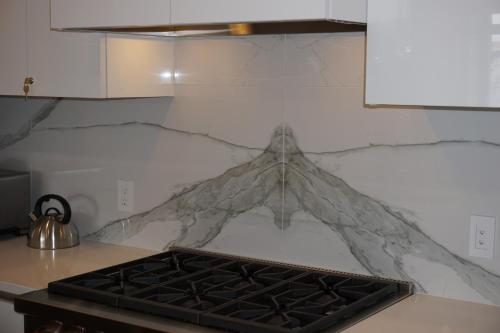 Stunning Contemporary Ski-In Ski-Out 3Br Residence- Canyons Condo - image 14