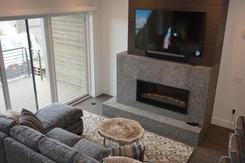 Stunning Contemporary Ski-In Ski-Out 3Br Residence- Canyons Condo - image 11