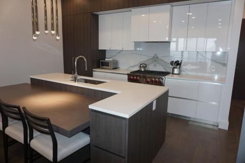 Stunning Contemporary Ski-In Ski-Out 3Br Residence- Canyons Condo - image 8