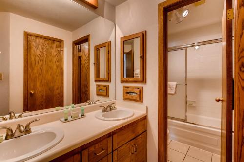 View Of Mt Crested Butte And Lifts 2 Br Condo Condo - image 7