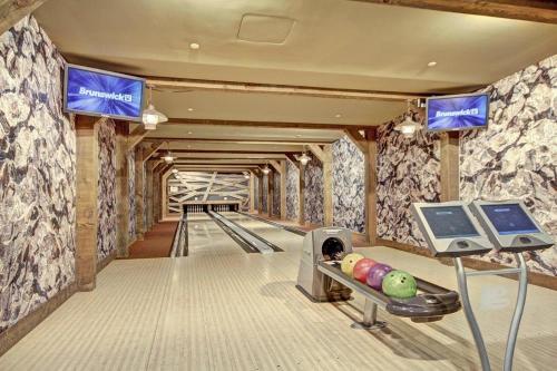 One Ski Hill Place S8322 - image 6