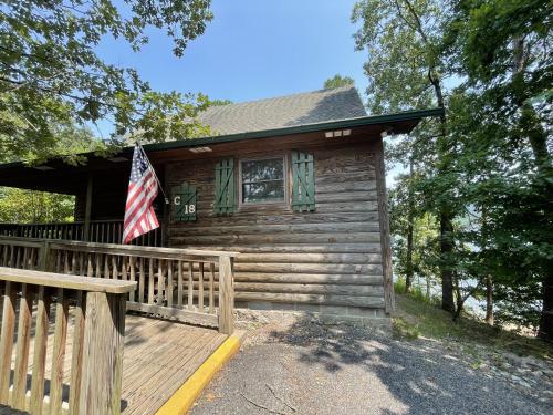 C18 - Lake view two bedroom, two bath loft, log-sided cottage with private hot tub overlooking Lake Ouachita, Mount Ida (photo 7)