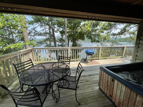 C18 - Lake view two bedroom, two bath loft, log-sided cottage with private hot tub overlooking Lake Ouachita, Mount Ida (photo 3)