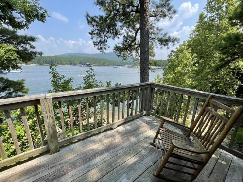 C18 - Lake view two bedroom, two bath loft, log-sided cottage with private hot tub overlooking Lake Ouachita, Mount Ida (photo 6)