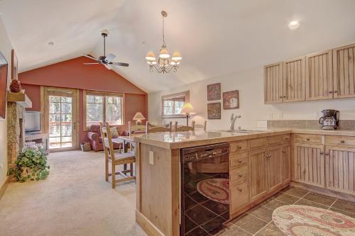 Bright Scenic 2Br - 7ppl Steps to Ski Lifts Main Street, Breckenridge (foto 10)