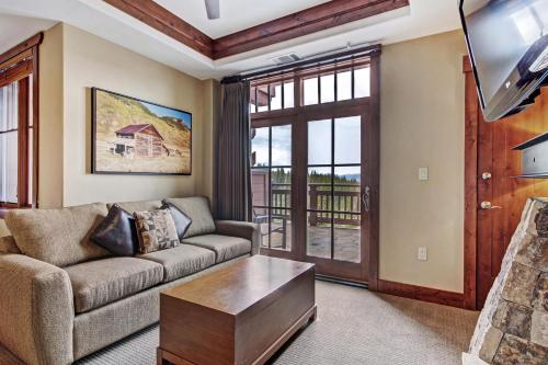 One Ski Hill Place S8212 in Breckenridge, USA