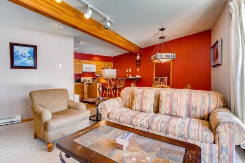 Updated 1 Br - Ski-In Ski-Out Access Condo in Crested Butte, USA