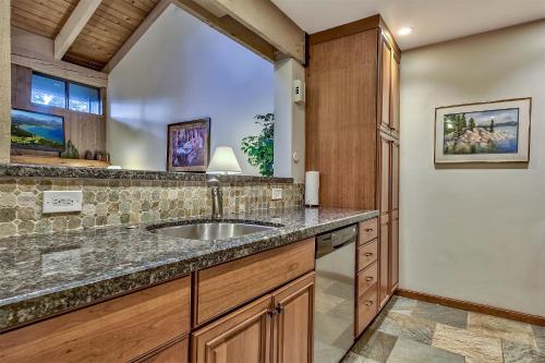 511 Pine Grove - image 12