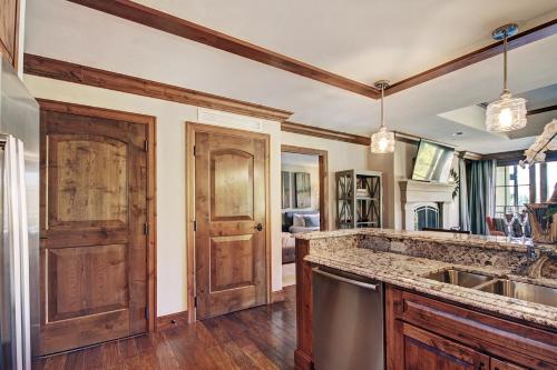 Chic 2 BRDen Ritz-Carlton Condo with Valley Views in Vail, USA