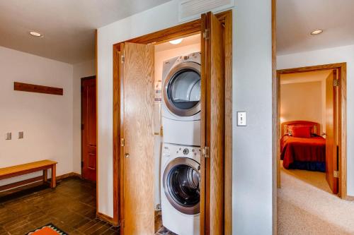 2 Br Sleeps 5 People With Mountain Views Condo - image 6