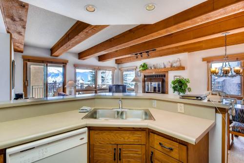 2 Br Sleeps 5 People With Mountain Views Condo - image 8