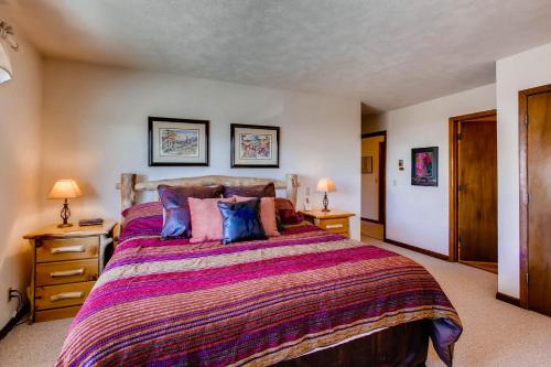 3 Br Unit With Fireplace & Mountain Views Condo - image 10