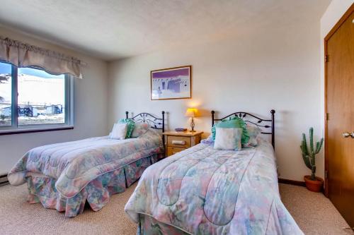 3 Br Unit With Fireplace & Mountain Views Condo - image 6