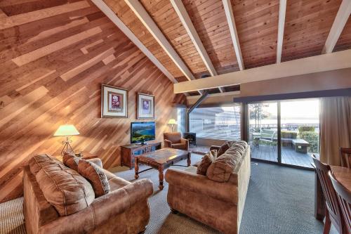 621 Lakeview - main image
