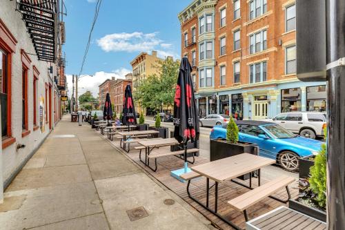 Restaurant on site Walk to everything in Cincinnati, USA
