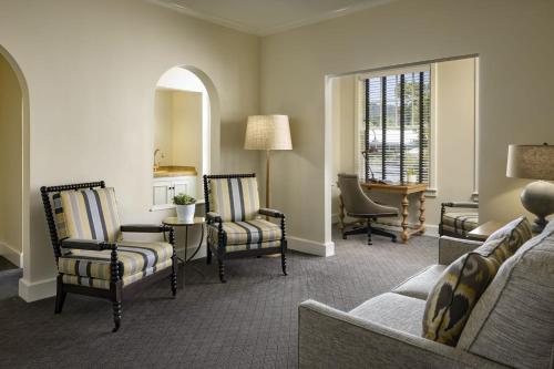 One-Bedroom Fairmont King Suite 