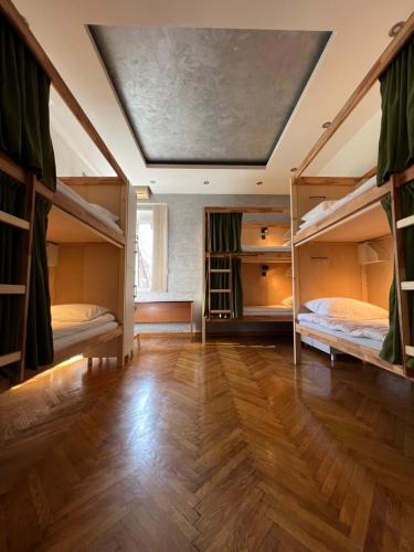 Shared room, male dormitory
