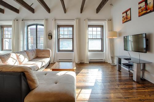 Two-Bedroom and Two-Bathroom Apartment – SJ201