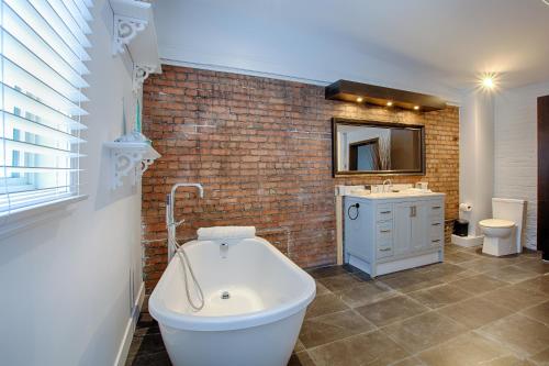 Two-Bedroom and Two-Bathroom Apartment – SJ201 image 2