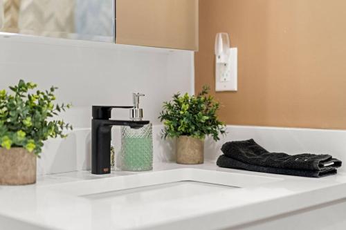 Entire Apt/2bd 2bth/Amer. Dream Mall/Nyc/EWR Airpt in Newark, USA