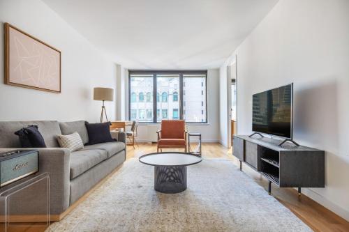 Sutton Place 2BR w Gym nr Rockefeller Plaza NYC-519
