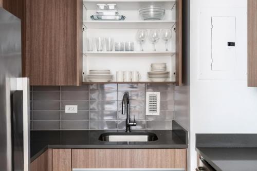 Sutton Place 2BR w Gym nr Rockefeller Plaza NYC-519, New York (photo 7)