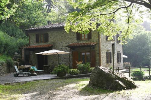 Pietra d'Acqua B&B in the woods