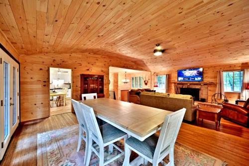 Poconos Bear Lodge in Locust Lakes Village, USA