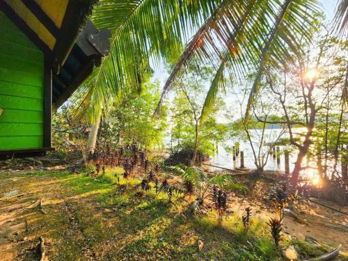 room detail thumbnail 2