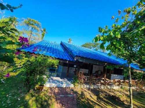 Garden, Banmae Resort Kohchang in Salak Phet Bay