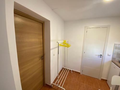 Habitaciones con baño y cocina privada alquiler desde 11 noches!, Valencie (fotografie 7)