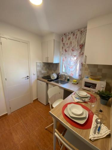 Habitaciones con baño y cocina privada alquiler desde 11 noches!, Valencie (fotografie 2)